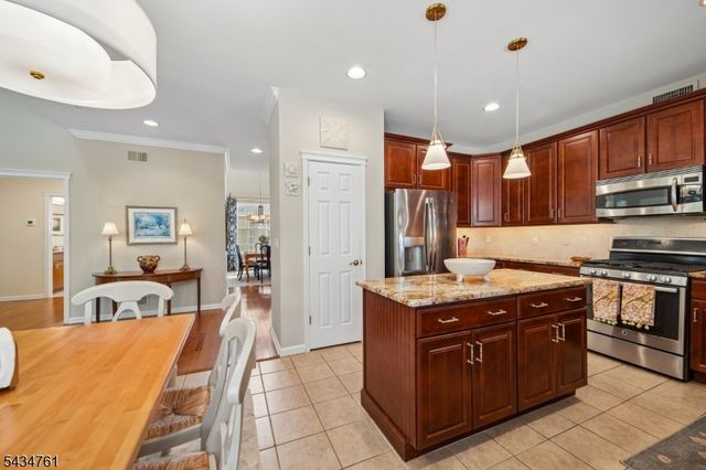 38 Constitution Way, Franklin Twp., NJ 08873