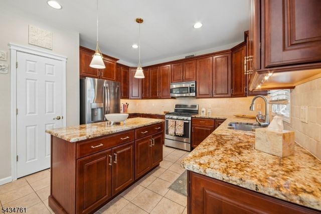 38 Constitution Way, Franklin Twp., NJ 08873