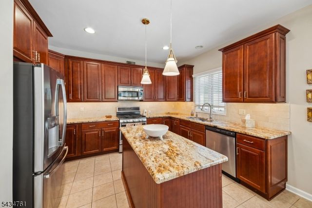 38 Constitution Way, Franklin Twp., NJ 08873