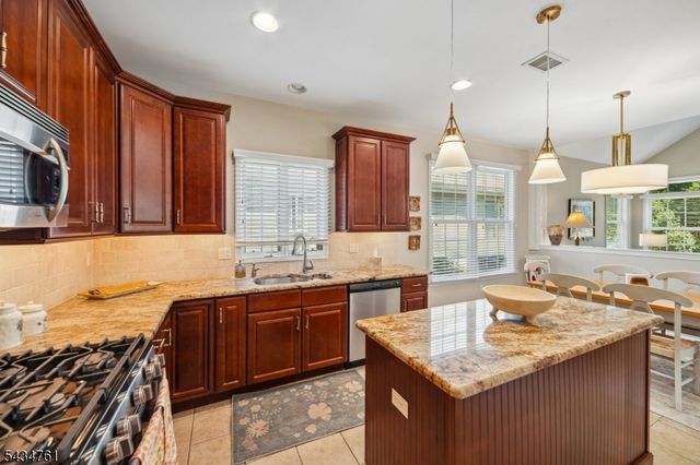 38 Constitution Way, Franklin Twp., NJ 08873