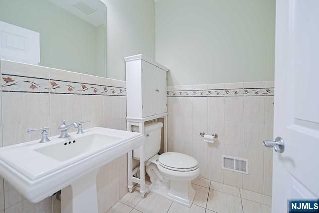 2 Candlewood Drive, Old Tappan, NJ 07675