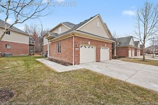 29424 Woodpark Circle, Warren, MI 48092