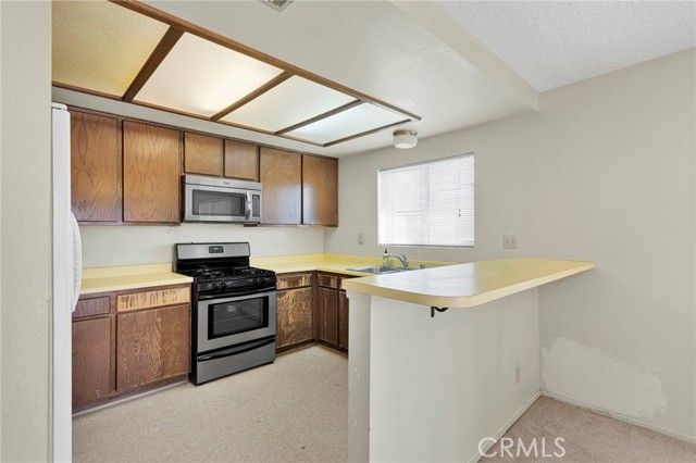 11591 Kiowa Road, Apple Valley, CA 92308