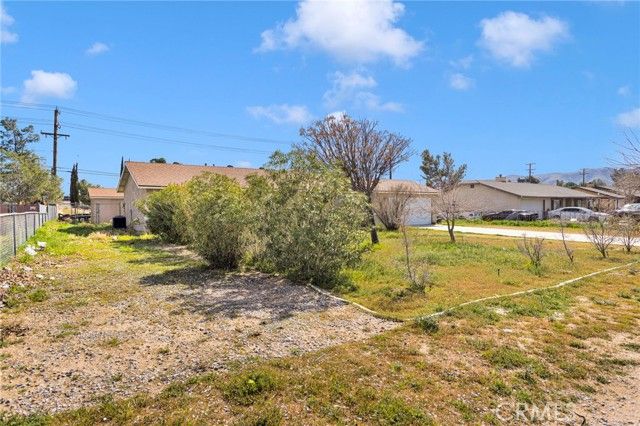 11591 Kiowa Road, Apple Valley, CA 92308