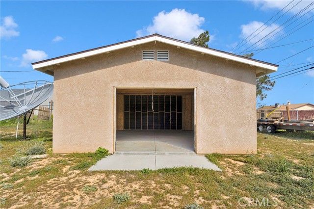 11591 Kiowa Road, Apple Valley, CA 92308