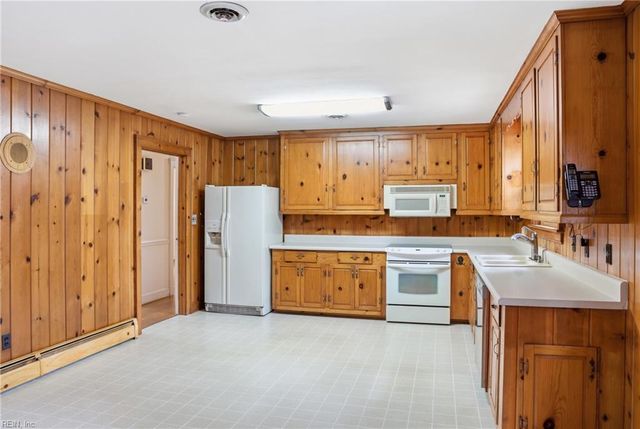 1908 Rosemary LN, Chesapeake, VA 23321