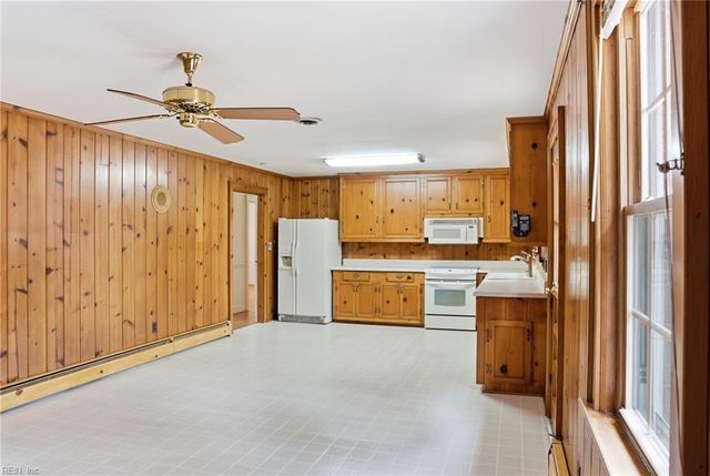 1908 Rosemary LN, Chesapeake, VA 23321