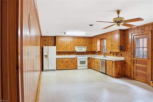 1908 Rosemary LN, Chesapeake, VA 23321