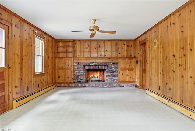 1908 Rosemary LN, Chesapeake, VA 23321