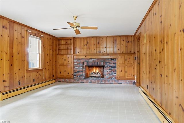 1908 Rosemary LN, Chesapeake, VA 23321