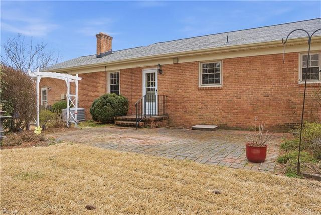 1908 Rosemary LN, Chesapeake, VA 23321