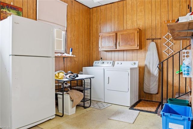 1908 Rosemary LN, Chesapeake, VA 23321