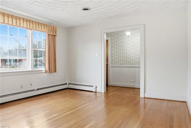 1908 Rosemary LN, Chesapeake, VA 23321