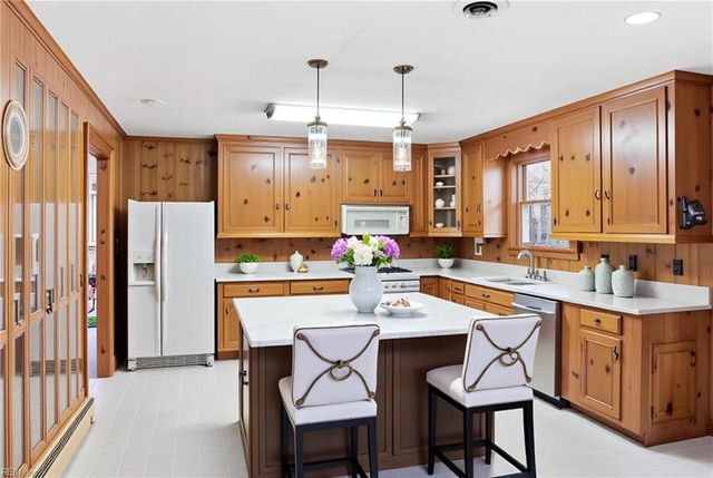 1908 Rosemary LN, Chesapeake, VA 23321