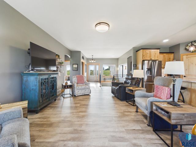 47504 Pony Meadow Ct Court, Renner, SD 57055