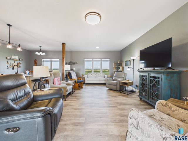 47504 Pony Meadow Ct Court, Renner, SD 57055