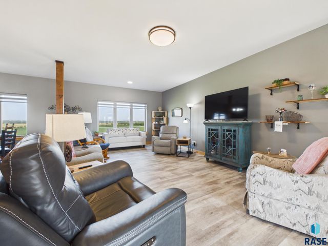 47504 Pony Meadow Ct Court, Renner, SD 57055