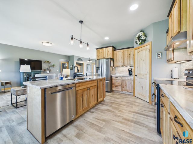 47504 Pony Meadow Ct Court, Renner, SD 57055