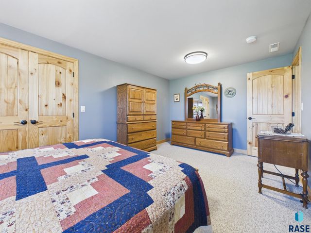 47504 Pony Meadow Ct Court, Renner, SD 57055