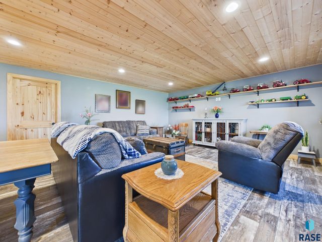 47504 Pony Meadow Ct Court, Renner, SD 57055