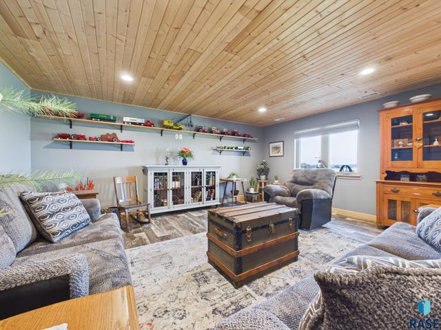 47504 Pony Meadow Ct Court, Renner, SD 57055