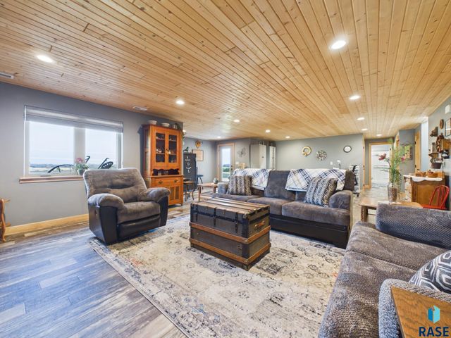 47504 Pony Meadow Ct Court, Renner, SD 57055