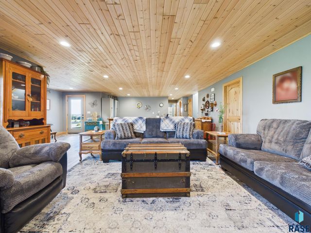 47504 Pony Meadow Ct Court, Renner, SD 57055