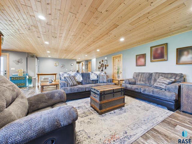 47504 Pony Meadow Ct Court, Renner, SD 57055