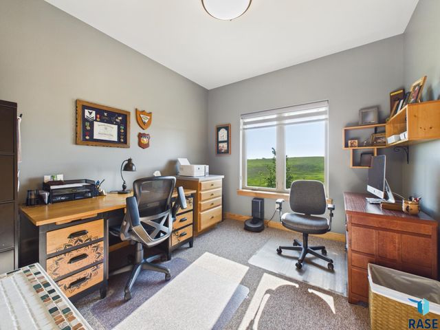 47504 Pony Meadow Ct Court, Renner, SD 57055