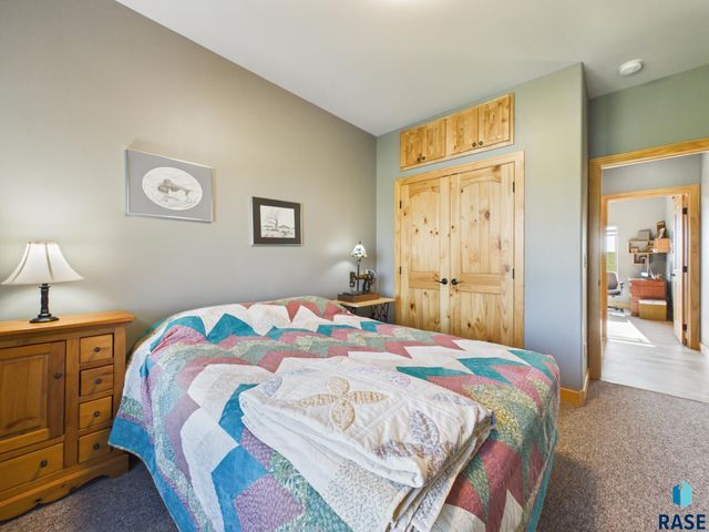 47504 Pony Meadow Ct Court, Renner, SD 57055