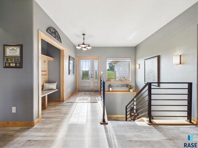 47504 Pony Meadow Ct Court, Renner, SD 57055