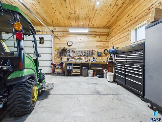 47504 Pony Meadow Ct Court, Renner, SD 57055