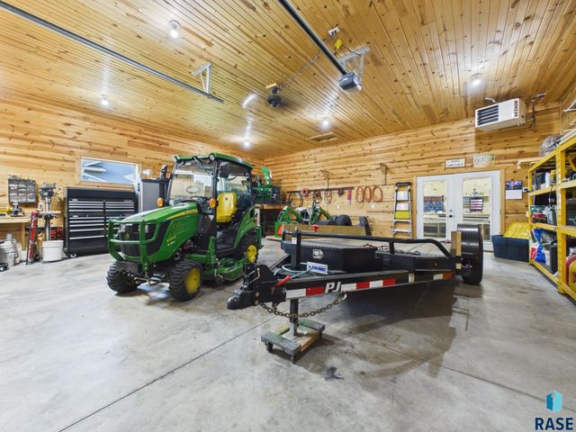 47504 Pony Meadow Ct Court, Renner, SD 57055