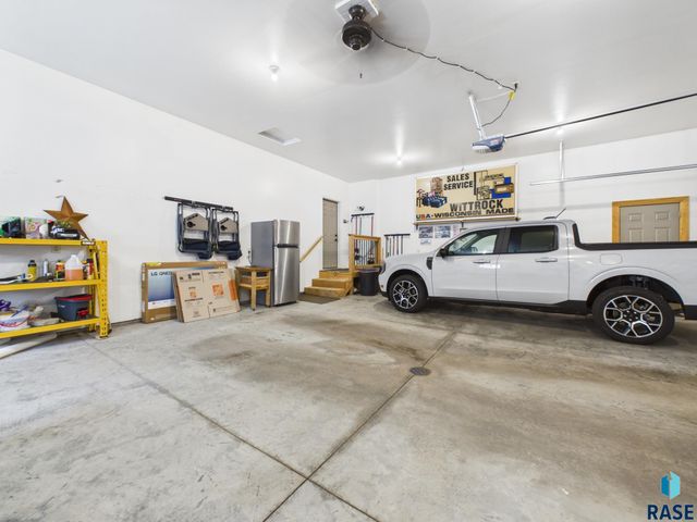 47504 Pony Meadow Ct Court, Renner, SD 57055