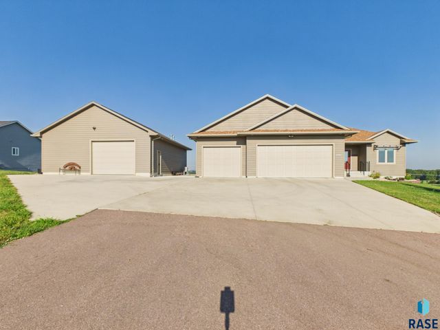 47504 Pony Meadow Ct Court, Renner, SD 57055