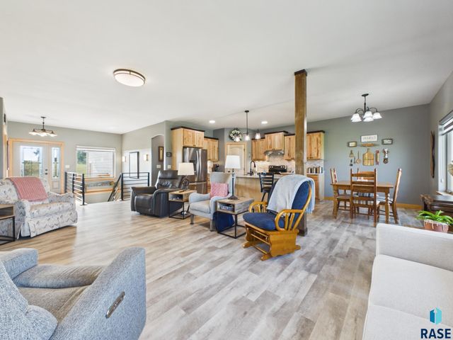 47504 Pony Meadow Ct Court, Renner, SD 57055
