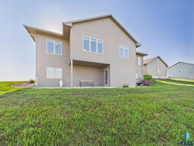 47504 Pony Meadow Ct Court, Renner, SD 57055