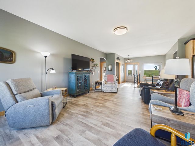 47504 Pony Meadow Ct Court, Renner, SD 57055