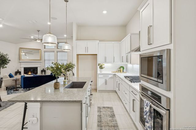 443 Huntwick Dr, Boerne, TX 78006