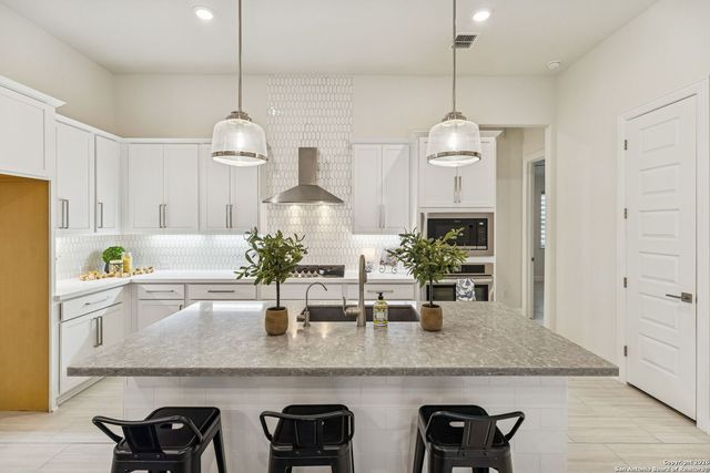 443 Huntwick Dr, Boerne, TX 78006