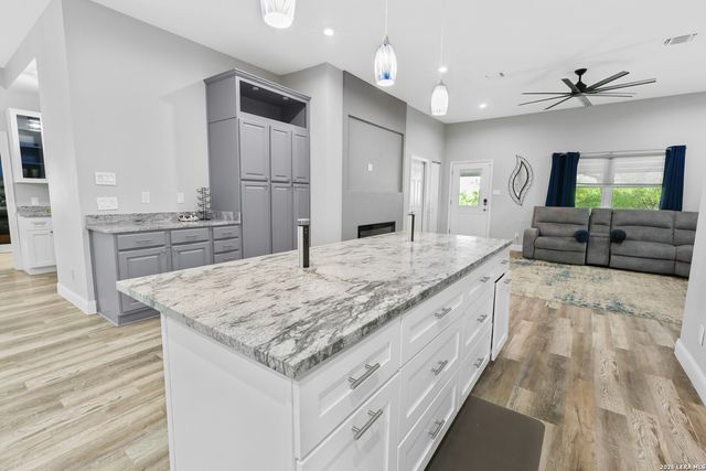 217 Wild Horse, Pipe Creek, TX 78063