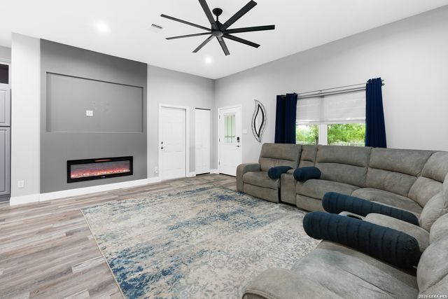 217 Wild Horse, Pipe Creek, TX 78063