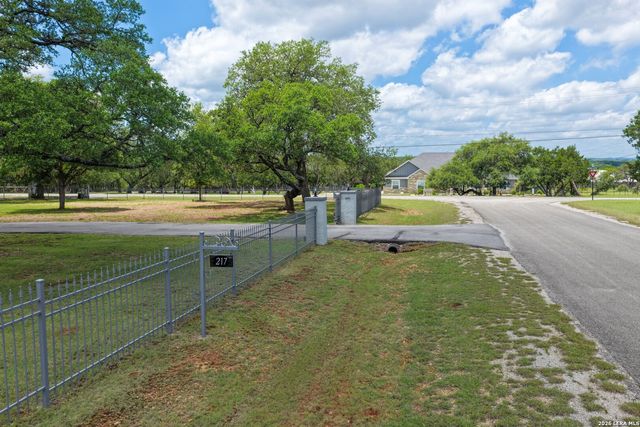 217 Wild Horse, Pipe Creek, TX 78063