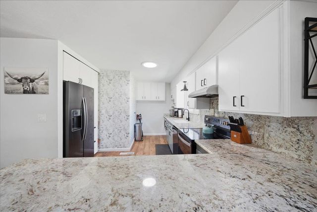 9075 Meadow Ln, Newcastle, CA 95658