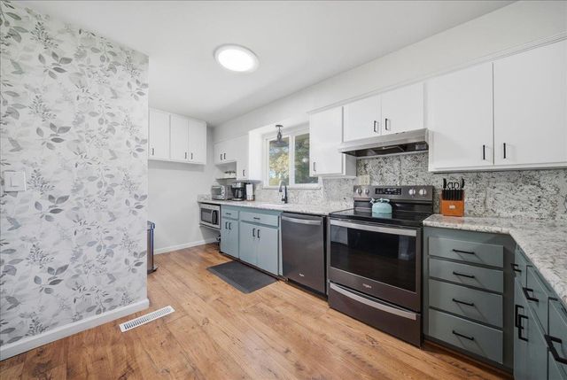 9075 Meadow Ln, Newcastle, CA 95658