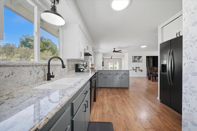 9075 Meadow Ln, Newcastle, CA 95658