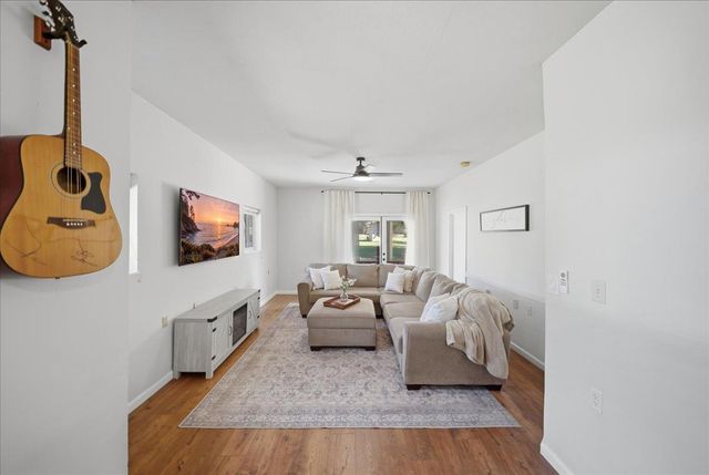 9075 Meadow Ln, Newcastle, CA 95658