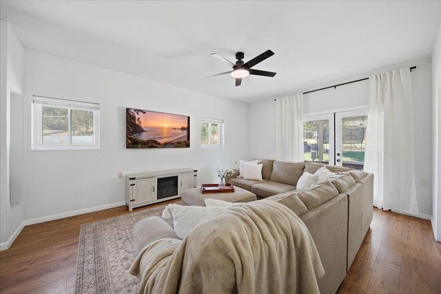 9075 Meadow Ln, Newcastle, CA 95658