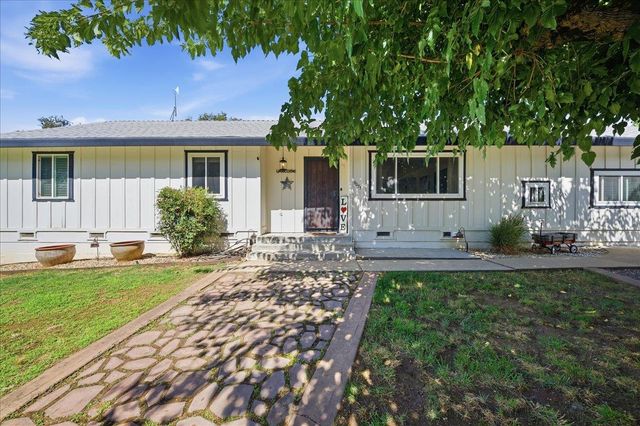 9075 Meadow Ln, Newcastle, CA 95658