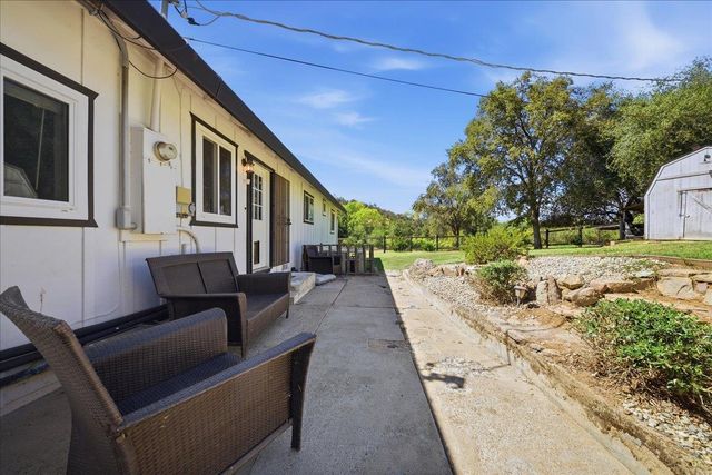 9075 Meadow Ln, Newcastle, CA 95658